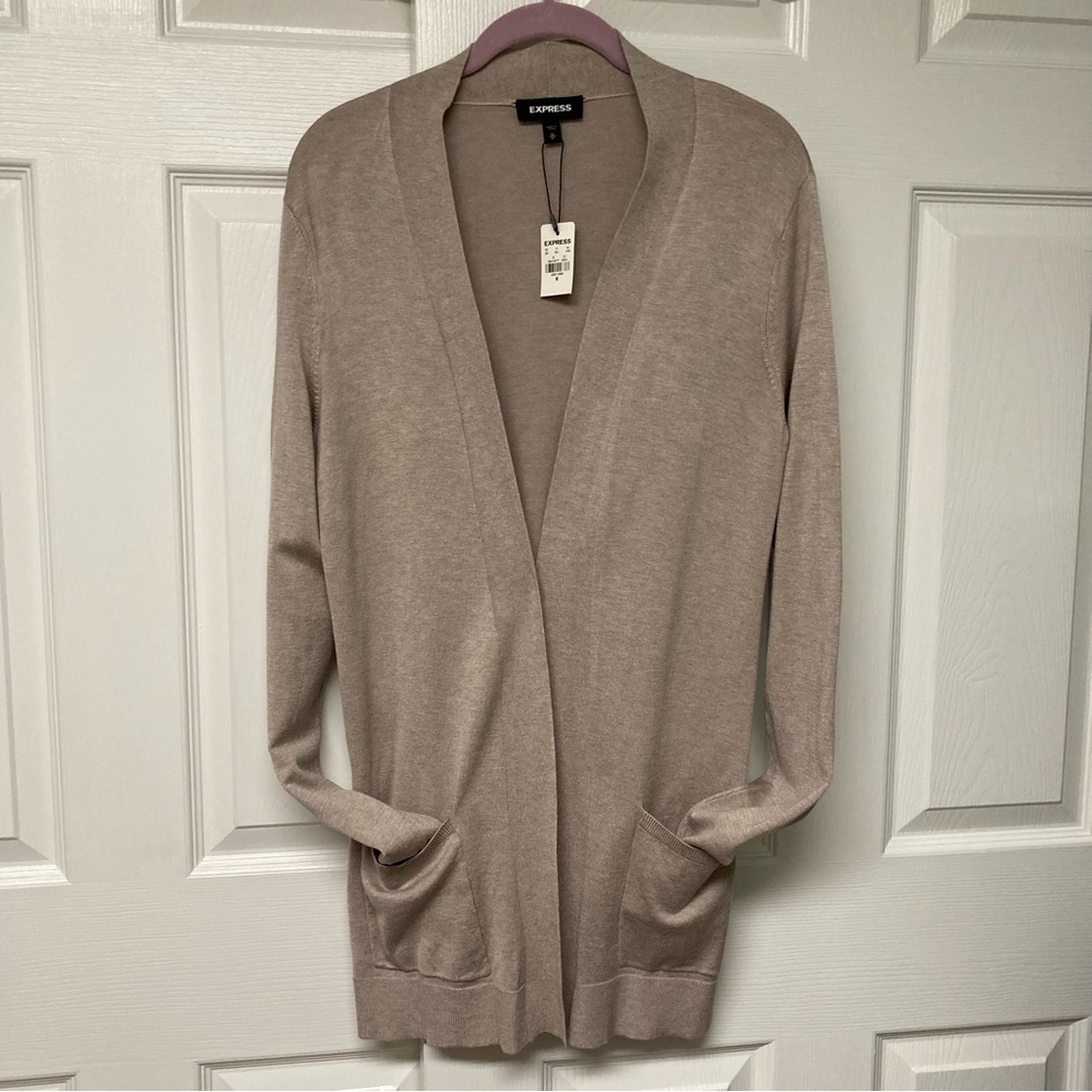 NWT Express 2 pocket open cardi Size M in Light Mocha